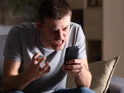 Nervozan čovek, ljut čovek, telefon