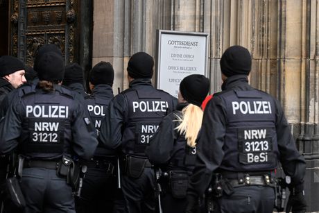 Nemačka Keln Božić Badnje veče policija obezbeđenje