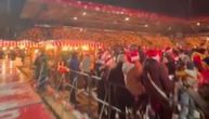 Navijači napravili spektakl za Božić, njih 50.000 pevalo na stadionu