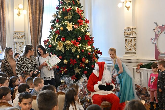 Dodela paketića Novi Sad Dodela paketića Novi Sad