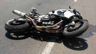 Slika kao opomena: Skršen motor na putu, oboren motociklista u Sirigu