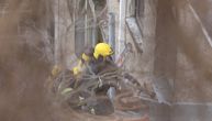 Izbio požar u stanu na Karaburmi, hrabri vatrogasci spasili stanare: Objavljen jeziv snimak
