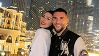 Anastasija i Nemanja uskladili stajlinge u Dubaiju i oduševili! Svi gledaju u "cenzuru" na njenim grudima