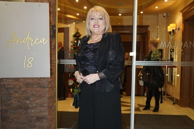Slavica Đukić-Dejanović Andrea Dačić 18 rođendan Slavica Đukić-Dejanović Andrea Dačić 18 rođendan