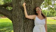 Sonja priznaje da je zaljubljena do ušiju u stablo hrasta: "Najbolji osećaj, ne može se uporediti ni sa čim"