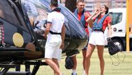 Novak uživao na plaži sa Olgom i ekipom, pa leteo helikopterom: Srbiju će oduševiti detalj na njegovoj majici