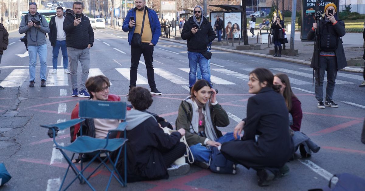 Studenti nastavili blokade ispred Palate pravde, neprohodna Savska ulica