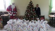 Zaposleni i osuđena lica u KPZ Padinska Skela poklonili novogodišnje paketiće Prihvatilištu za decu Beograda
