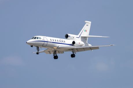 Avion Dassault Falcon 01