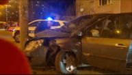 Udes kod Omladinskog stadiona u Beogradu: Automobil smrskan, točak iskrivljen