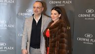 Ana Sević istakla liniju, pa sve ostavila bez teksta: Pevačica pozirala sa suprugom u vatrenom izdanju