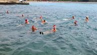 Temperatura mora im nije smetala da zaplivaju: Novu godinu pozdravili kupanjem u Jadranu