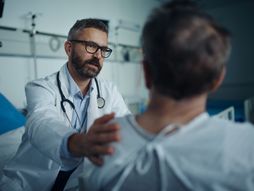 lekar pacijent doktor pregled ordinacija