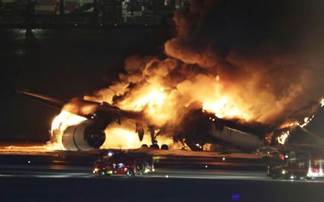 Tokio Japan zapalio se avion