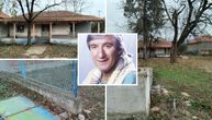 Opljačkana rodna kuća Tome Zdravkovića: Vandali oštetili ulazna vrata, pa iščupali kapiju i bacili je u blato