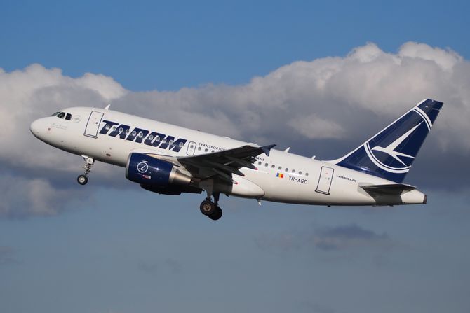 TAROM airbus 318