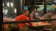 Neverovatna scena u lokalu oko Arene: Branko Lazić sedi u restoranu tri sata pre derbija, pije kafu i kiselu