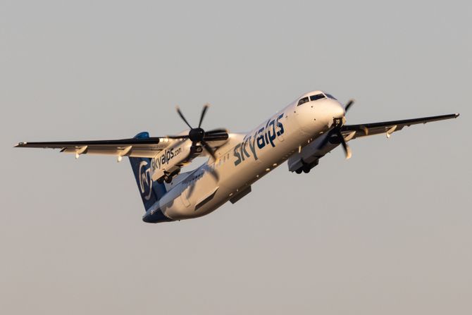 Sky Alps Dash 8