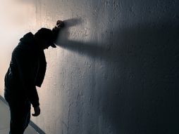 Tužan čovek muškarac