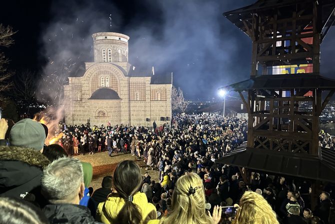 Čačak na ustaničkom Ljubiću paljenje badnjaka