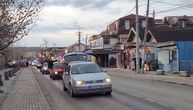 Uz trobojku i osmeh: Ovako su Srbi jutros sekli badnjake na centralnom Kosovu