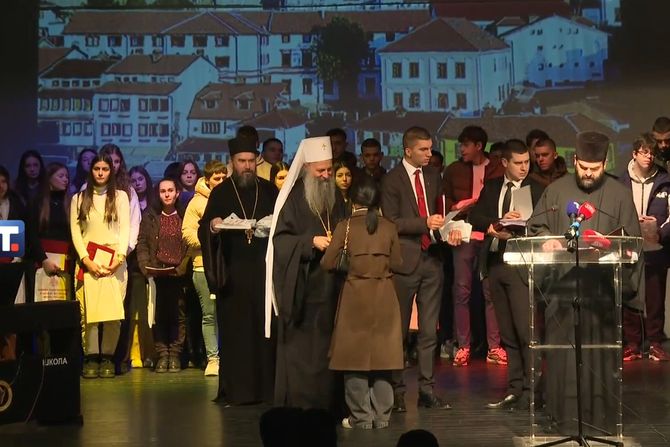 Patrijarh Porfirije uručio stipendije srednjoškolcima i studentima sa Kosova i Metohije