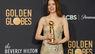 Elegantna Ema Stoun: Glumica sijala u zlatno-cvetnoj haljini na crvenom tepihu Zlatnog globusa 2024.