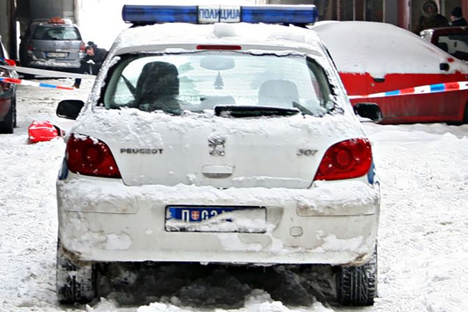 Policija, policajac, uviđaj, nesreća, hronika, sneg, zima Policija, policajac, uviđaj, nesreća, hronika, sneg, zima