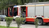 Incident u centru Užica, zapalio se automobil: Vozač odmah izleteo iz pežoa, vatrogasci izasli na lice mesta