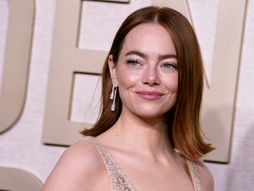 Ema Stoun Zlatni Globus 2024 haljine