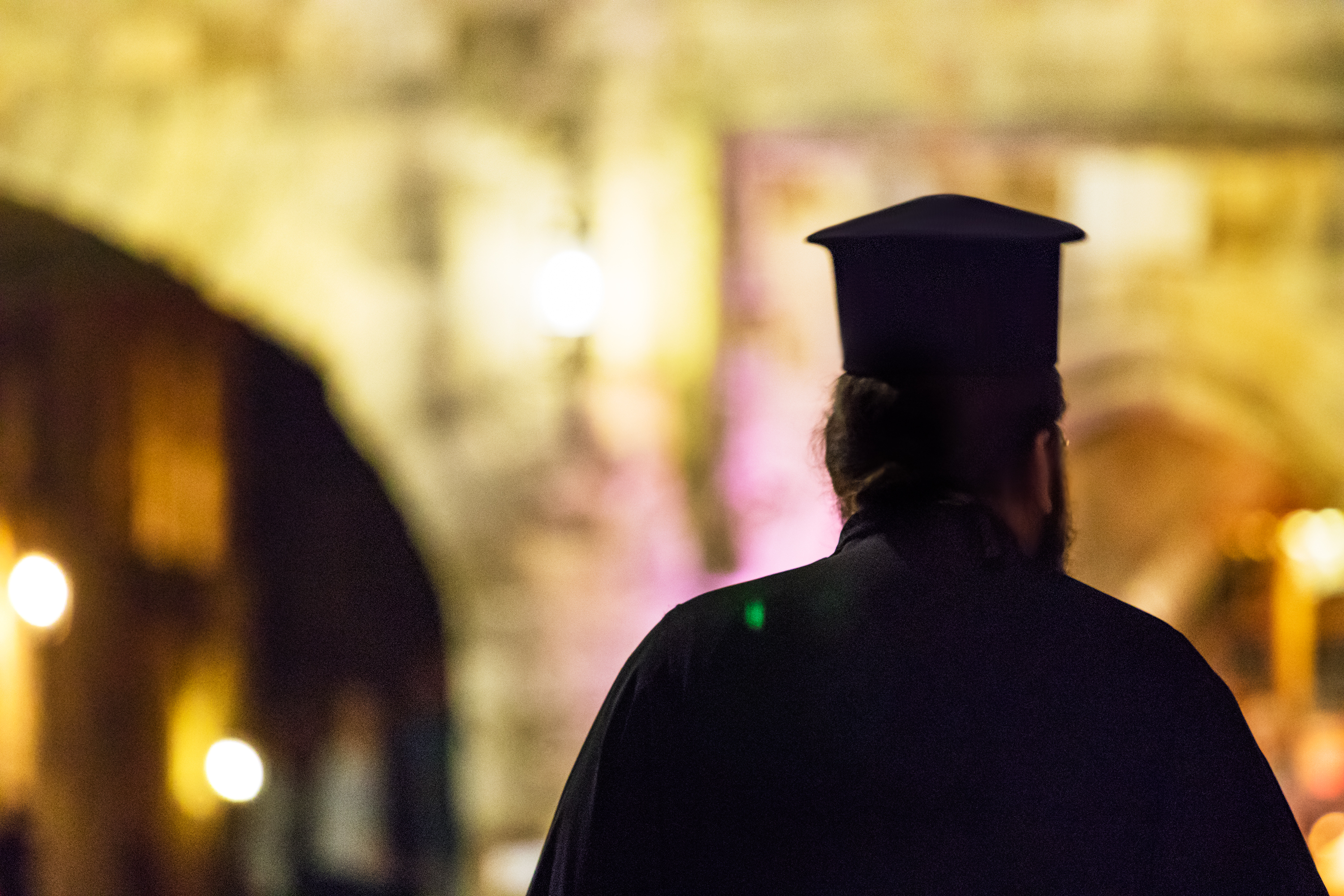 Pravoslavni mitropolit teško optužio suprugu: "Trpeo sam pretnje i batine, zlostavljala je našu čivavu"