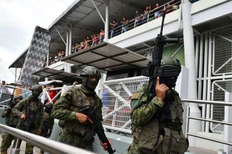Ekvador, rat države i bandi