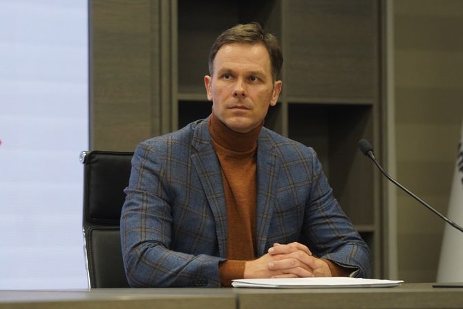 SNS sednica Siniša Mali SNS sednica Siniša Mali