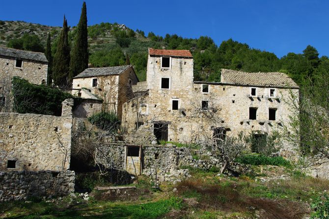 Malo Grablje pusto selo u Hrvatskoj Malo Grablje pusto selo u Hrvatskoj