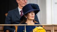 Kraljica Meri prvi put u javnosti po dobijanju nove titule: U teget suknji i salonkama prkosi danskoj zimi