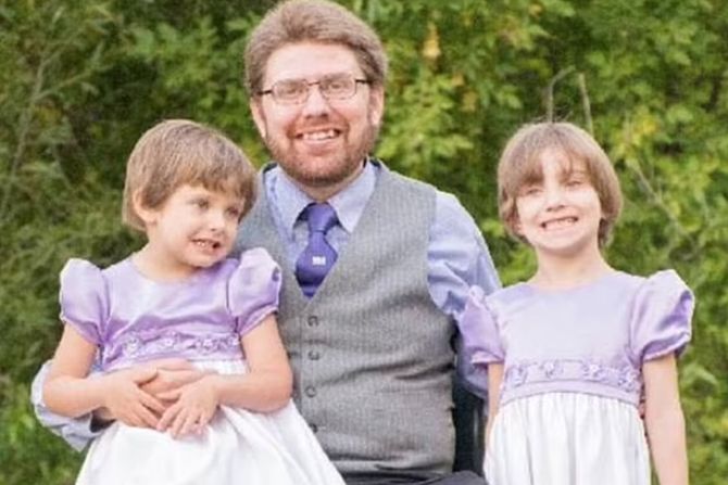 Sam Shaffer Malu Dinu (8) i njenu sestricu otac oteo i dao na udaju: Završile u ...