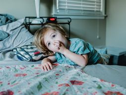 sisanje palca, palac, dete sisa palac