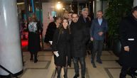 Poznati blistaju na premijeri filma o Džeju: Pevačeva starija ćerka večeras dominira, došla sa Adilom pod ruku