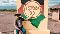 Marko je od beogradske zime "pobegao" u Afriku: Slikao se na samom ekvatoru, na 0 stepeni geografske širine