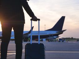 putovanje avion aerodrom kofer muškarac student