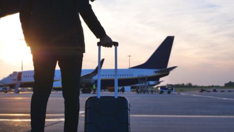 putovanje avion aerodrom kofer muškarac student