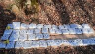Policija presrela "fijat" i u fabričkoj šupljini za boce našli 66 "cigli" droge: Uhapšen diler iz Kraljeva