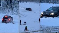 Snimak bahaćenja: Mercedesom se vozio među decom koja su se sankala u Zagrebu, pa zaglibio u kaljuzi