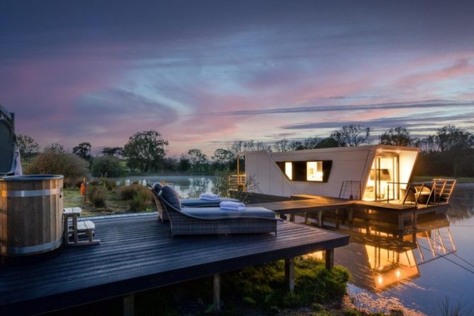 Kuća kućica za čamce mahuna na vodi Kuća kućica za čamce mahuna na vodi