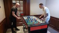 Trener i desni bek Partizana zaigrali stoni fudbal: Duljaj pobedio, pa poručio da se puste samo snimci golova
