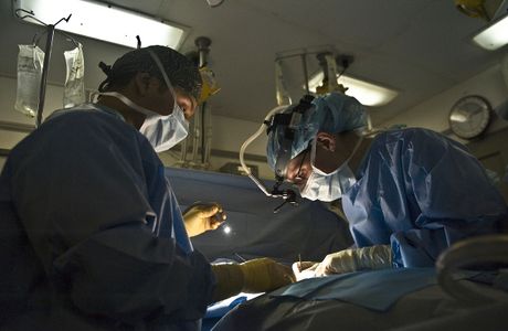 Operacija, lekari