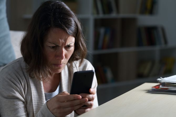 Žena prevara telefon Žena prevara telefon