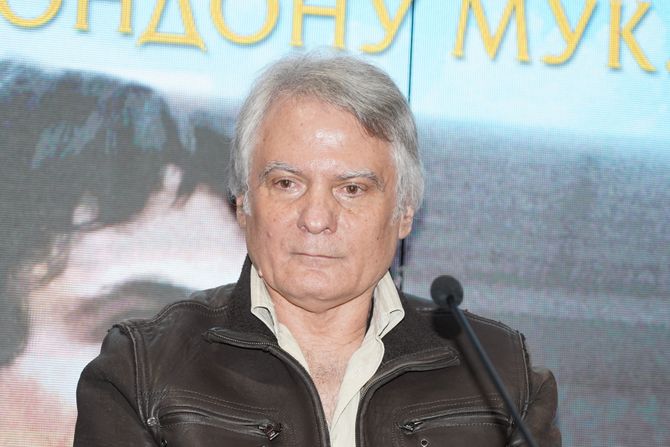 Najava dokumentarnog filma "Dule Savić, a u Londonu muk" Najava dokumentarnog filma "Dule Savić, a u Londonu muk"