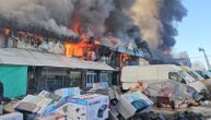 Eksplozije odjekuju Novim Beogradom: Vatra krenula od krova, Kinezi pokušavaju da spasu robu