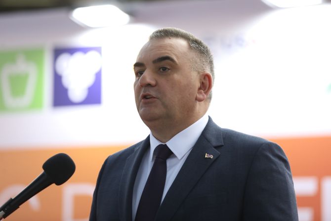 Agro sajam, Jelena Tanasković, Kristofer Hil Agro sajam, Jelena Tanasković, Kristofer Hil